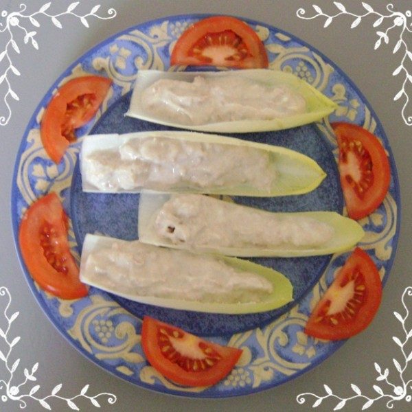 Feuilles d’endive à la crème légère de thon