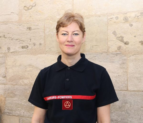 Véronique Le Doaré en tenue de sapeur-pompier volontaire